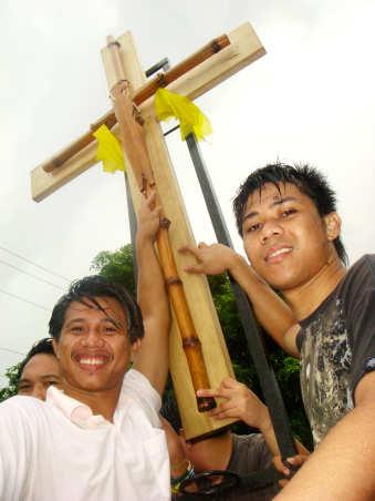 host-diocese and in many other parts of the country. Part of the na o nwide prepara o ns is the pilgrimage of the AYD Cross.