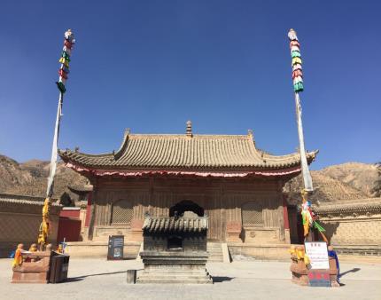 The Old Town is the one of the oldest and best-preserved ancient towns in Qinghai Province. Over six ethnic groups, including Han, Hui, Tibet, Sala, Dongxiang and Bao live in the old town.