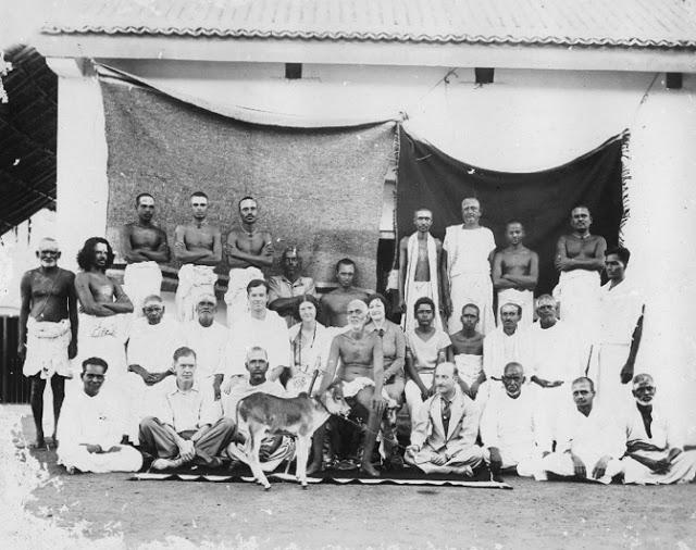 Paul Brunton (seated on ground in suit), Major Chadwick, Chinnaswamy. Standing behind: Annamalai Swami and devotees T.K. Sundaresa Iyer testifies: IT WAS SIVARATRI DAY.