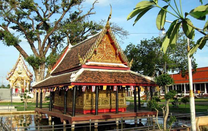Wat Takat Ngao library, Chantaburi Monastery Museums in