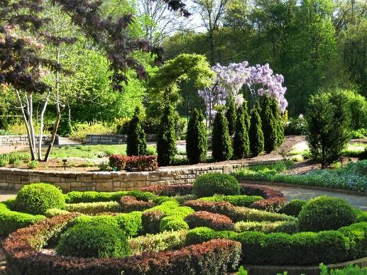 Inniswood boasts more than 2,000 species of plants, specialty collections and several theme gardens.