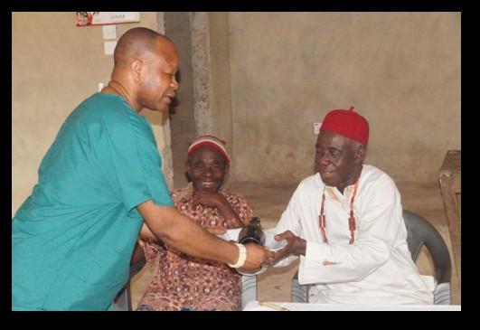 MISSION 2014 AT EZIAMA Continued Dr Kennedy Okere receiving cola nut and drink from the HRH Eze Hycienth I Nwamadi (Nma 11 of Eziama) HIMM s visit to Eziama created a sort of confidence to the host