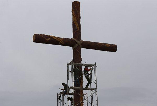 Ahmad Gharabli / AFP / Getty Volunteers from the Iraqi town of Qaraqosh build a giant cross on the main