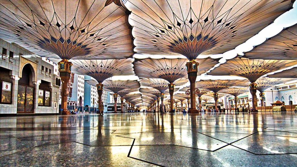 Budget UMRAH PACKAGES Dar Al Eiman Khalil is roughly a ten to fifteen minute walk to the Haram. Dar Al Eiman Nour is only 200 yards from the Prophet s Mosque, so will only be a couple minutes walk.