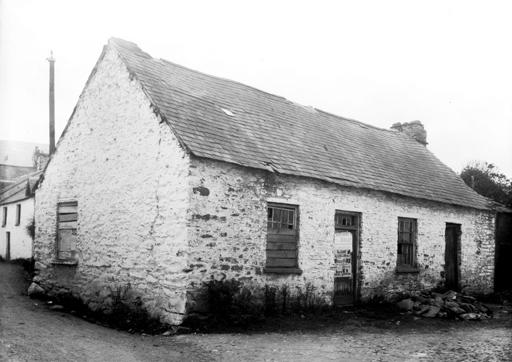 6 Wesh Chapes Figure 5 Left: A Cavinistic Methodist meeting house Right: A Cavinistic Methodist chape. Both buit in the viage of Landdewi Brefi in southern Ceredigion.