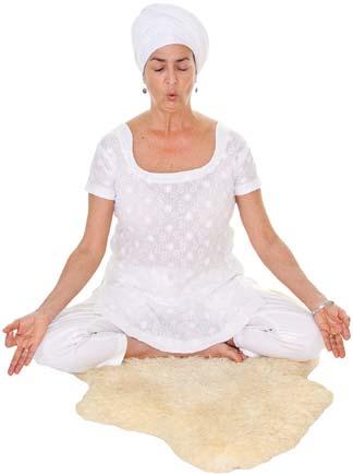 21 STAGES OF MEDITATION Self-Hypnosis to Dissolve Frustration June 12, 1990 POSTURE: Sit in a relaxed meditative pose. EYES: Closed. MUDRA: Relax the hands in Gyan Mudra, resting on the knees.