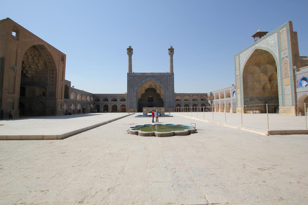 Mosque in Iran: the Great Mosque in Isfahan Evolved around a centrally placed