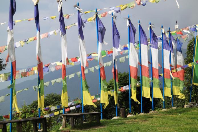 146 Chapter 23 The Benefits of Hanging Prayer Flags According to oral tradition, what we now know as prayer flags were originally military banners. Others, however, say that they acted as landmarks.