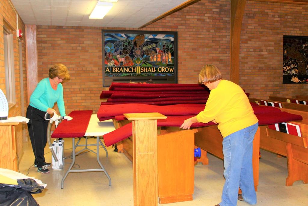Volunteers Many Hands Make Light Work Thank you to all the volunteers that came out to help the Altar Guild clean the sanctuary: Bob and Alaine Toso, Les and Vickie Odland, Jon and Peg Schlenker,