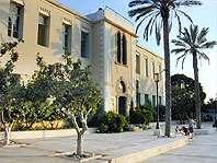 Saturday, March 25 Neve Tzedek Sunday, March 26 Shabbat. Day At leisure in Tel Aviv A lovely day to stroll along the Tayelet which so many people do on Shabbat. Or sit at a local café to people watch.