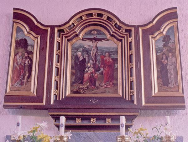 these early altars the Wexford high altar had a triptych altarpiece of Continental inspiration, in this instance incorporating several medieval statues sourced and supplied by Pugin.