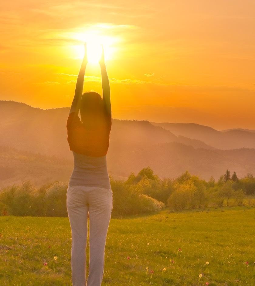 Five Steps to Heal Illness and Injury, Enhance Wellbeing, and Enjoy Radiant Health 1. Movement to Create Mind-Body Connection The movements used in Wisdom Healing Qigong unite the mind with chi.
