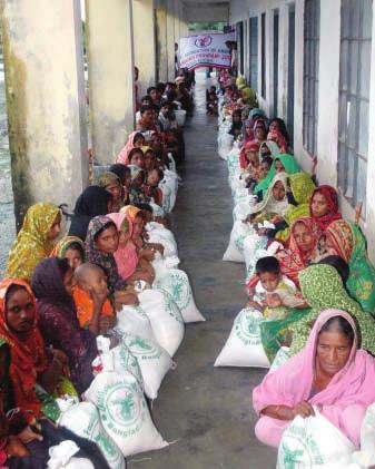 Zakat Foundation s Bangladesh Office responded to the immediate distress felt by those who lost their homes and livelihoods by providing more than a thousand families with relief