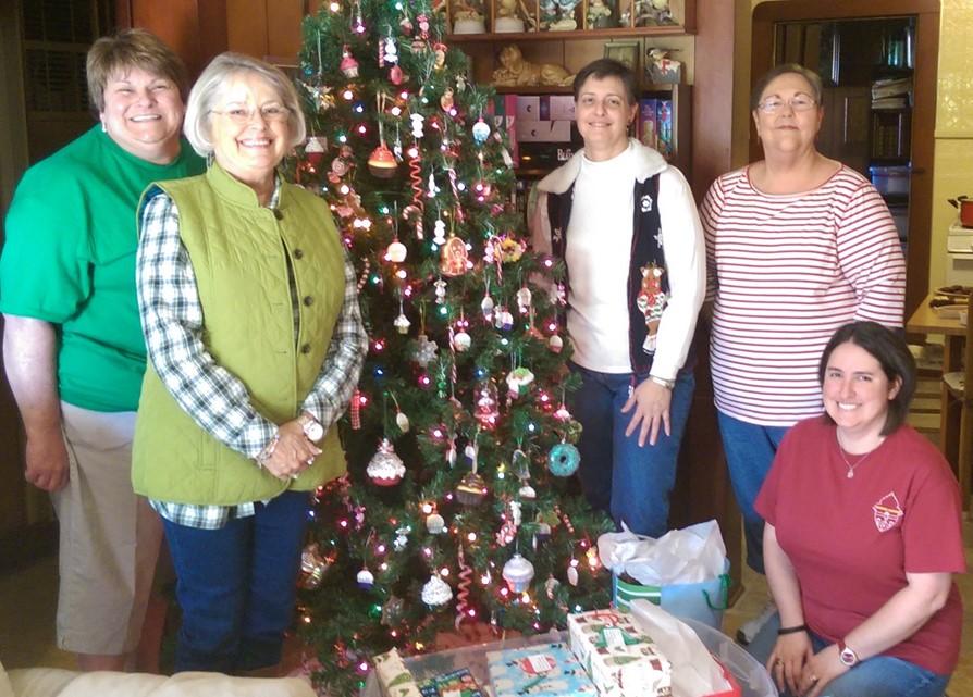 Diocese of Houma - Thibodaux Court Genevieve of Paris #2496, located in Thibodaux, LA, has been focusing on building fellowship through service over the last year.