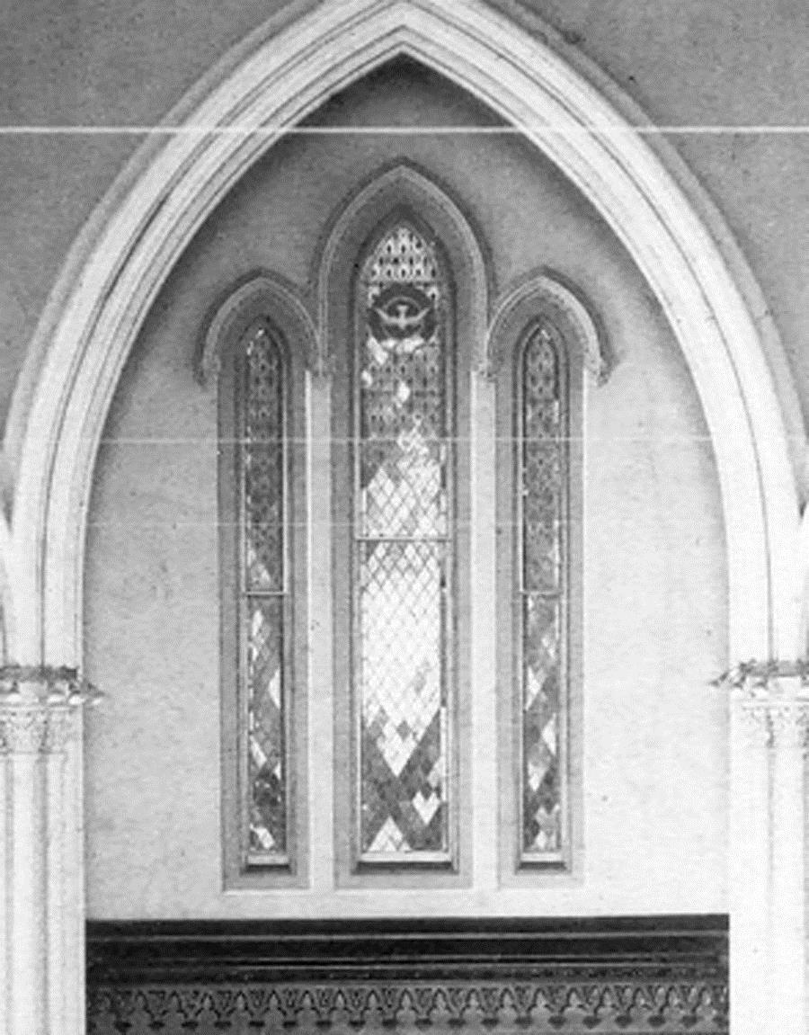 Dixon s original apse: a rectangular niche in the central arch with Gothic woodwork and 3 lancet windows The stained glass pattern was of diamonds with a circular medallion of the dove in