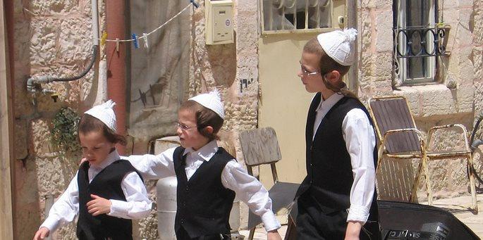Yarmulke (properly pronounced YAHR-mul-keh, but often shortened to YAH-mi-koh, YAH-mi-keh, or YAHmi-kee) is the common Yiddish word for the head covering worn by Jewish males.