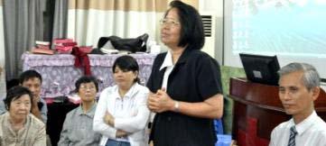 ~ PEM President s Message & Good News from PEM Churches ~ 10 1 2 3 4 353 40 10 40 26. 310. Mrs Leong Fai (standing) and Pr Leong Fai (right).