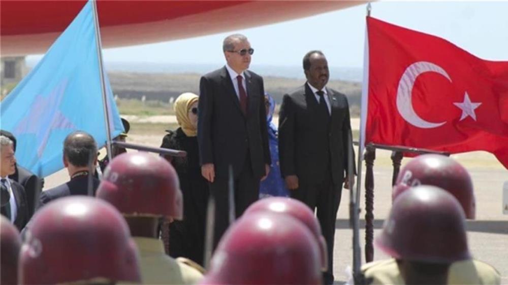 Recep Tayyip Erdogan, centre left, stands beside the President of Somalia, Hassan Sheikh Mohamud, centre right, upon his arrival in Mogadishu, Somalia, on January 25, 2015 [EPA] Abstract Turkey s