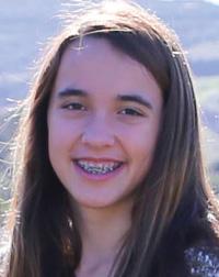 B nai Mitzvah Students Phoebe Van Es February 7, 2015 Daughter of Pieter & Beth Van Es I attend: Thurston Middle School I enjoy: Dance, reading, going to the beach, and spending time with friends