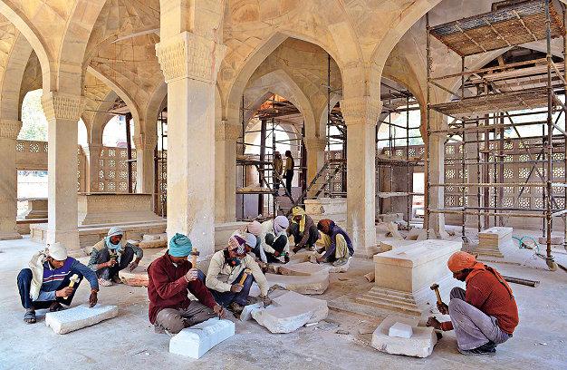 15 16 3 m 15 Craftsmen using traditional tools and building techniques repaired the marble blocks of the Chausath Khamba over a four-year period.
