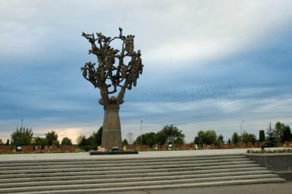 The Tree of Sorrow, the Memorial in the City of Angels cemetery. Beneath it are buried unidentified body parts of the victims of the tragedy.