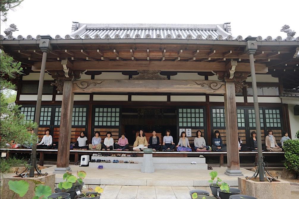 Tajimi Satsanga On the 11th of June, the Tea Shop Compass held their 11th satsanga at the Hojuin Temple in the Kokeizan Eihoji Temple Complex in Tajimi City, Gifu Prefecture, where Swami Medhasananda