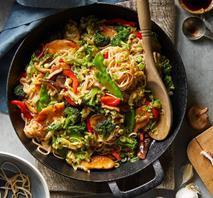 Cabbage Lo Mein 2 tablespoons plus 2 teaspoons sesame oil, divided 3 tablespoons reduced-sodium soy sauce ¼ teaspoon crushed red pepper 12 ounces boneless, skinless chicken breast, cut into ¼-inch