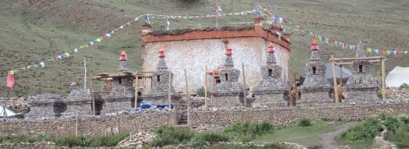 (Stupas infront of Jampa Gonpa, Dho-Tarap) Tourists and local people alike are enthralled by the
