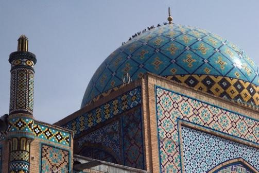 complex. Covered in turquoise faience, the dome is a fine example of early Islamic architecture. Lunch will be in Qazvin followed by touring here.