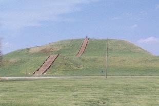 Page 2 My Illinois #6 1630-1670 Left is Monks Mound at Cahokia, IL. To appeciate its size, look caefully fo the people standing on top. Photo coutesy of Wikimedia membe Skubasteve834.