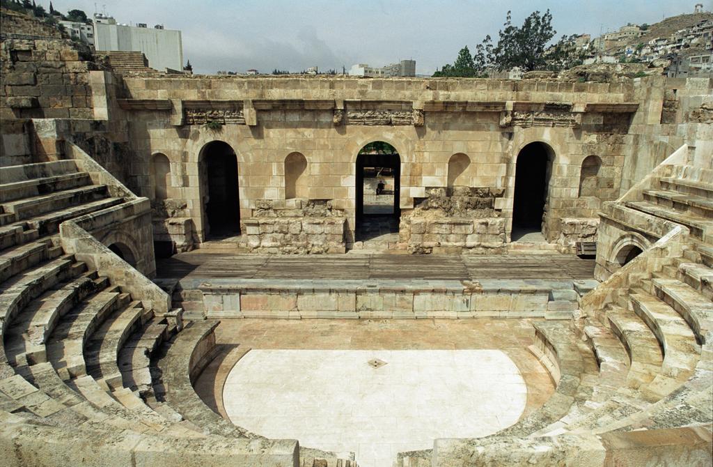 Name: Date: Hour: Document H Roman Odeon in Amman, Jordan CC-BY-SA-3.0/Jerzy Strzelecki @ Wikimedia.org 1.