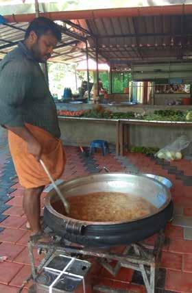 3) Kalavara for foods: - An Ernakulam based Kudumbashree Yuvasree group have fulfilled the food requirement in several camps in Ernakulam.