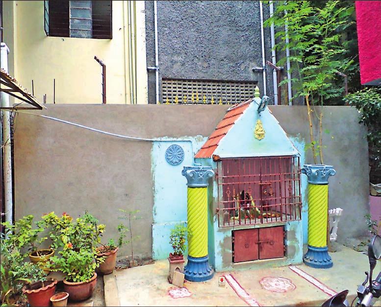 (A Mambalam Times reporter who visited the spot found that those who had built the temple had constructed a wall along the compound wall of the school behind which the gate has been installed.