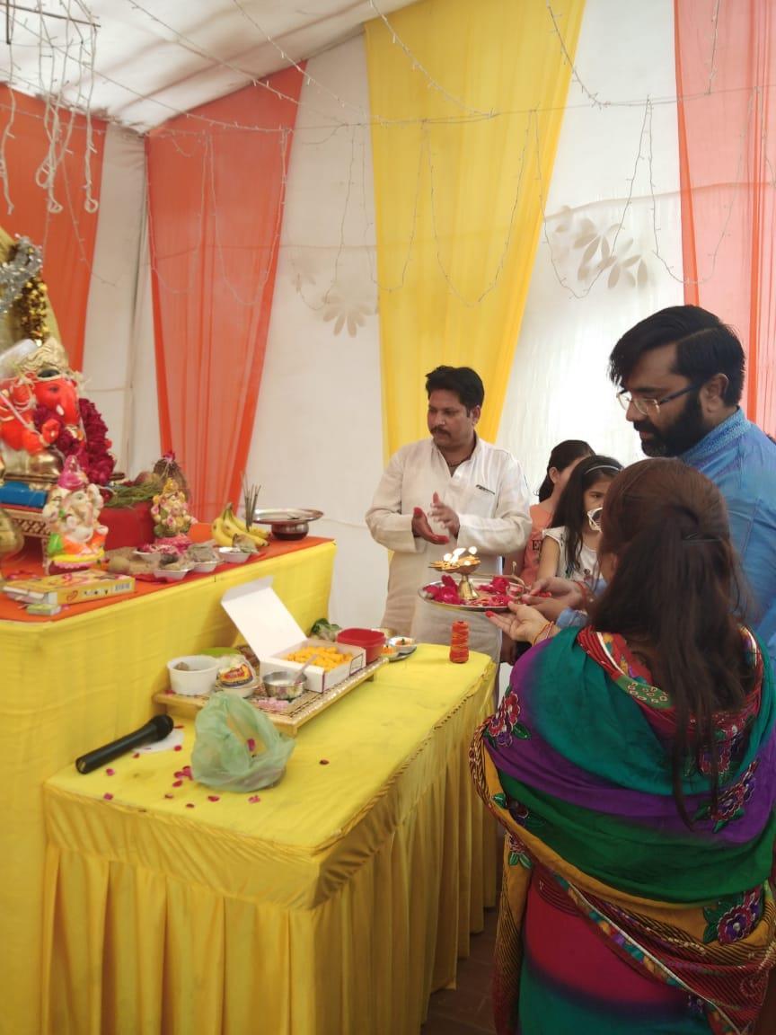 Eco-warrior Rajesh Singh Prajapati, Ahmedabad is celebrating Green Ganesh Chaturthi with his Society members as Community