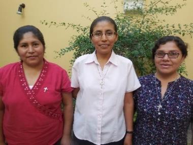 Agripina, Maritza and Mary Luz *We began our community life with a delicious dinner in the Brisas de Titicaca Restaurant, paying tribute to the name where we live.