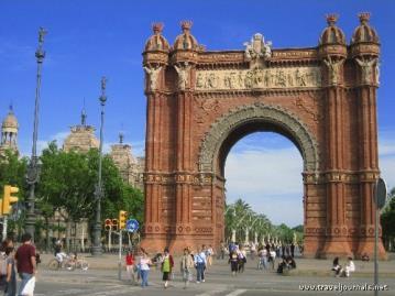 We will see the Gothic Saint Eulalia Cathedral and its IV Century Roman Wall, and drive by the Columbus Statue on the well-known Ramblas Blvd.