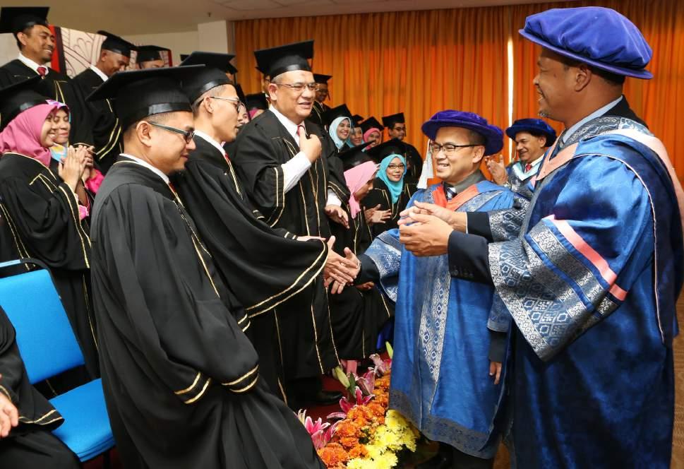 Majlis Graduasi Program Pensijilan USIM-BIMB Pada 8 Mac 2017 seramai 38 orang pelajar terdiri daripada kakitangan Bank Islam Malaysia Berhad (BIMB) seluruh Malaysia telah berjaya menamatkan program