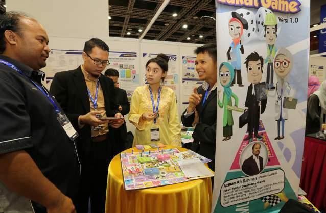 D) Global Zakat Game Global Zakat Game (GZG) dibangunkan sebagai sebuah inisiatif pendidikan menerusi pendekatan gamifikasi permainan papan bertemakan zakat bagi mewujudkan proses pengajaran dan