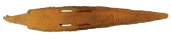 Materiality and Presence of the Anitta Text in Original and Secondary Context 231 Fig. 1: The bronze spearhead of Anitta with detail of the inscription É.