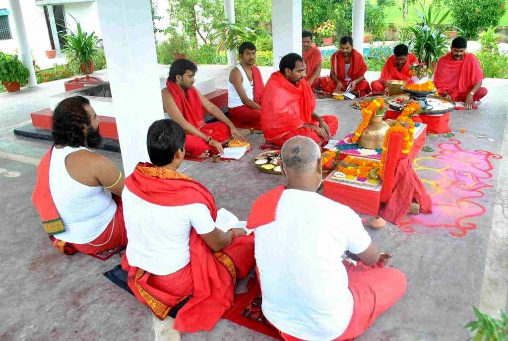 The yagya continued with a recitation of the 700 verse Durga Saptashati, also known as the Chandi Path which