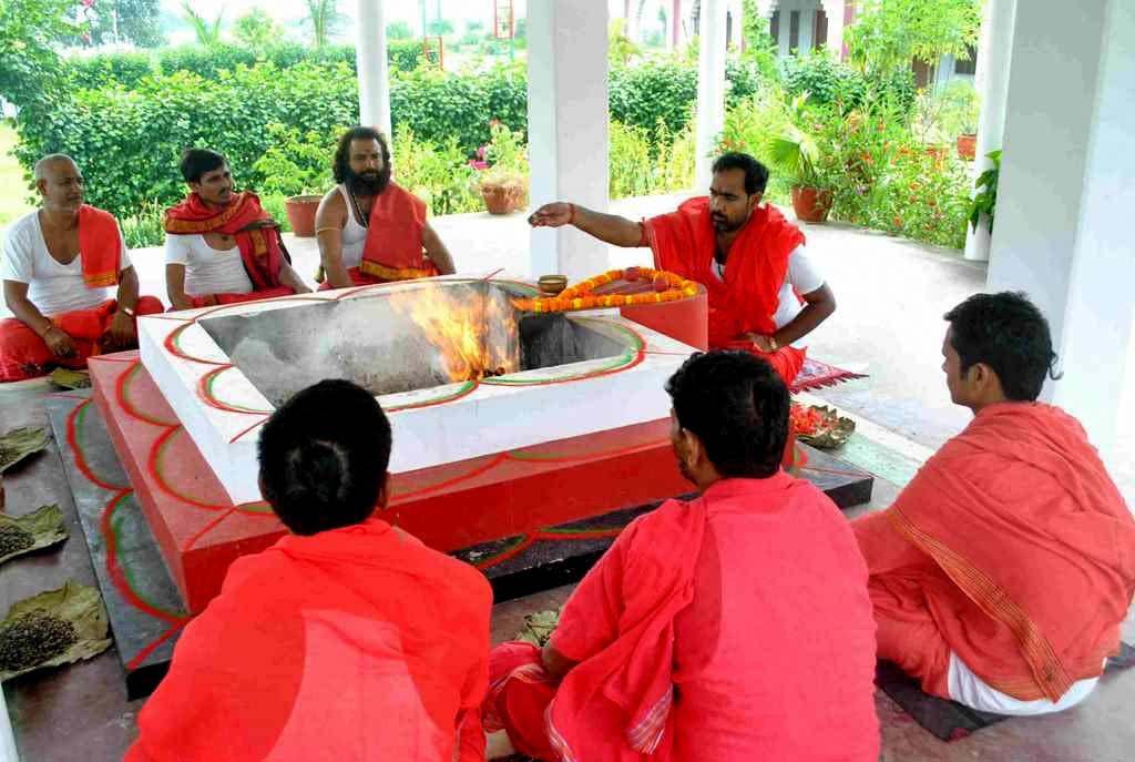 The day s yagya performance concludes with the performance of the traditional fire rital called