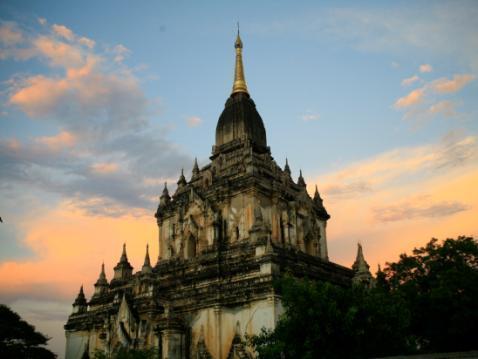 With over 2000 temples and pagodas, Bagan is one of the richest archaeological sites in Asia. The monuments are of different sizes and shapes, all splendid with distinct architectural designs.
