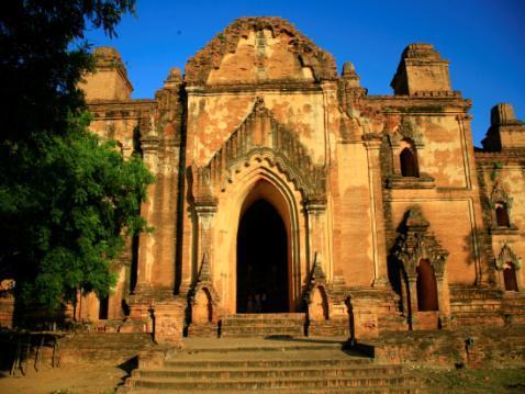 It was built by King Narathu (1167-70), who was also known as Kalagya Min, the 'king killed by Indians'. Narathu ascended the throne of Bagan after murdering his own father.