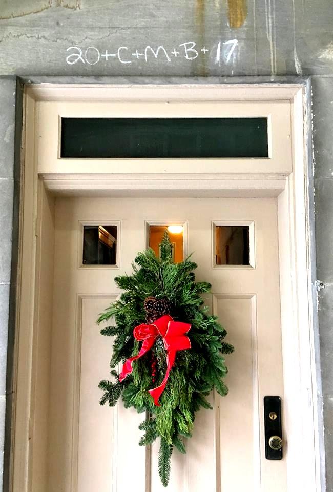 ANNUNCIATION PARISH CLIFTON, CINCINNATI, OHIO Bless Your Door on Epiphany The gospel tells us that the magi found Christ on entering the house. The door to your home is a holy threshold.