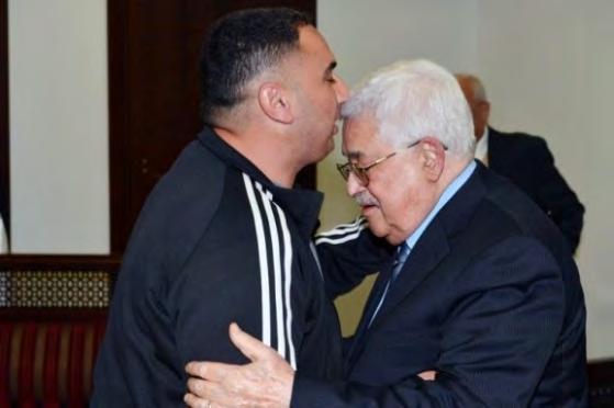 During the reception, which was extensively covered by the Palestinian media, Mahmoud Abbas congratulated the terrorist on his release and stressed that the issue of the Palestinians imprisoned in