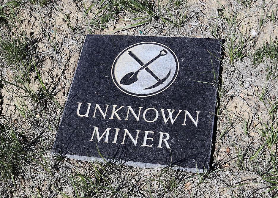 (WHILE FAMILY COLLECTION FROM BOB LEATHERS) UNKNOWN MINER PLAQUES