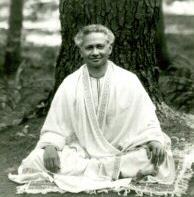 Swami Paramananda Swami Akhilananda Swami Dayananda On May 2, 1926 Paramananda, his new assistant Akhilananda (1894-1962), Dayananda, who became Prabhavananda s replacement in San Francisco, Gayatri