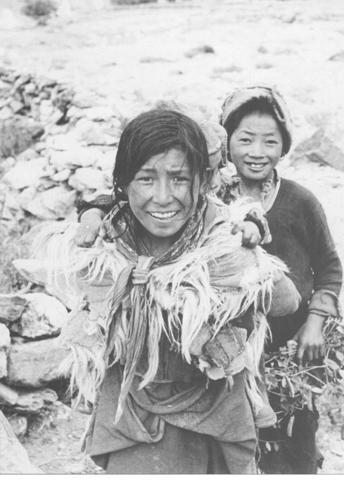 W s e Ti ta Aid P oject eeded? In 1959, the invasion of Tibet forced thousands of Tibetans to flee their country.
