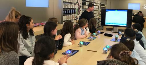 PAGE 2 Menorah Students enjoyed their trip to the Apple Store to learn about designing apps.
