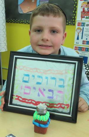 sukkah shaker with Rabbi Salter. Then, Rabbi Glatt had the boys decorate a Bruchim Ms.